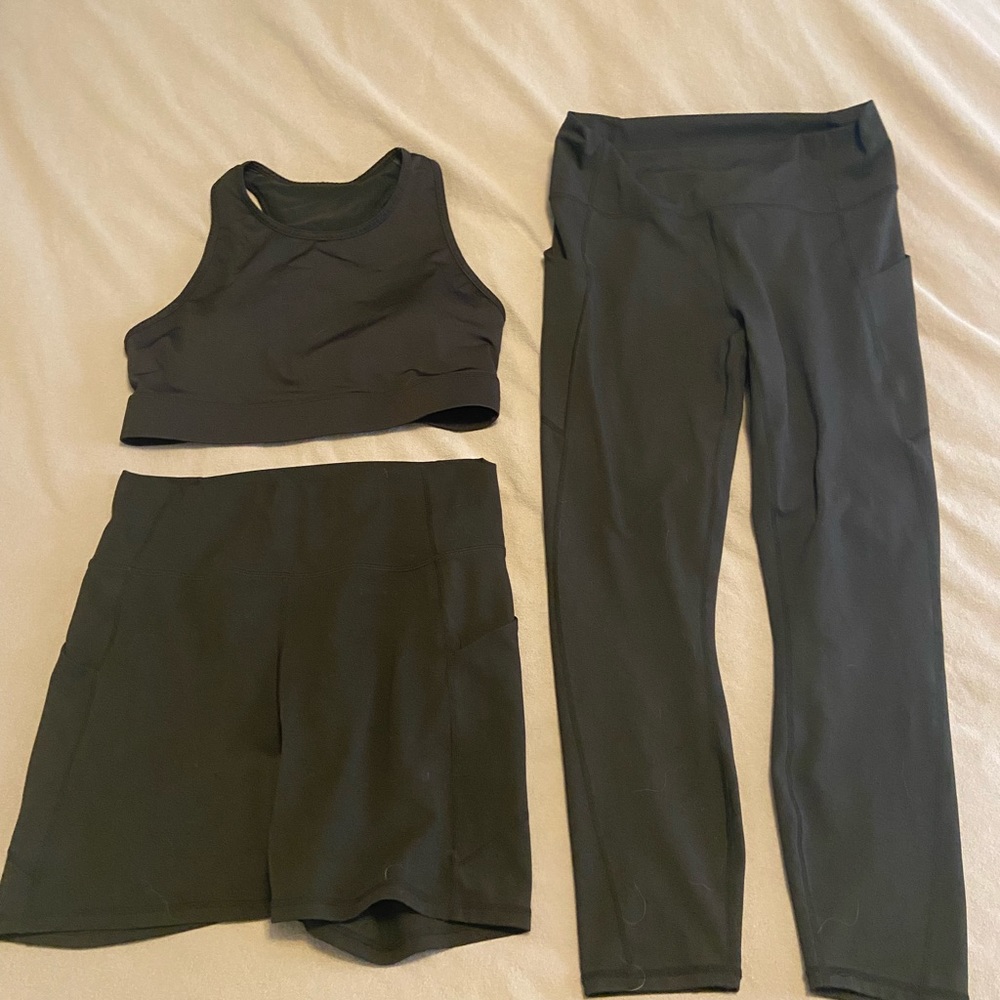 Fabletics bra, shorts and 7/8 leggings all Black Sz large
